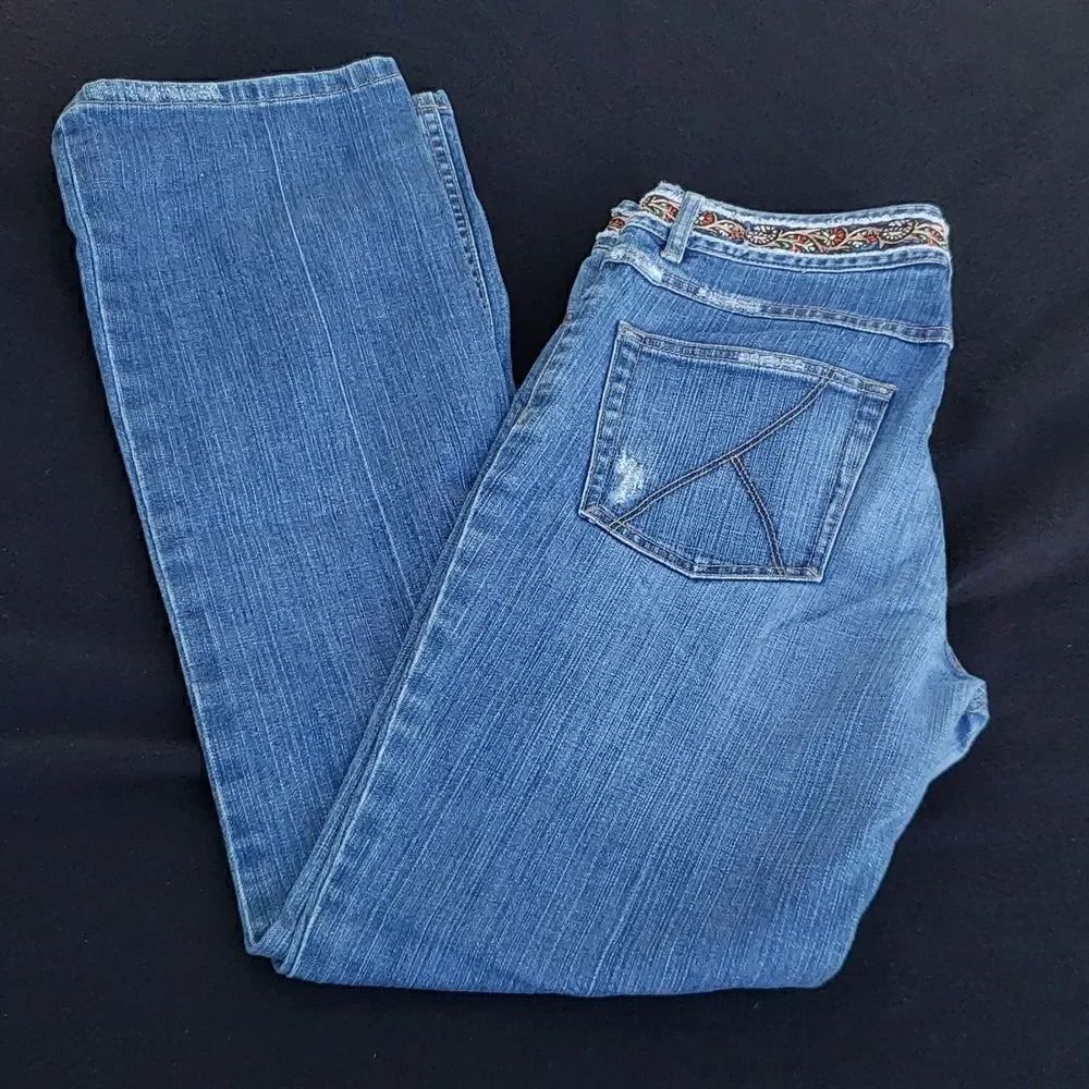 NWOT Elie Tahari Distressed Straight Leg Jeans with Embroidered Waistband Sz 6